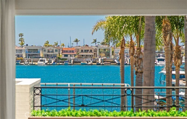 Building Photo - 2401 Bayshore Dr