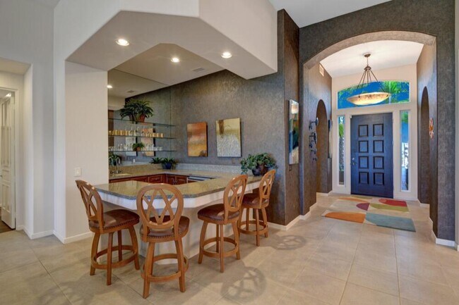 Building Photo - 348 Tomahawk Dr