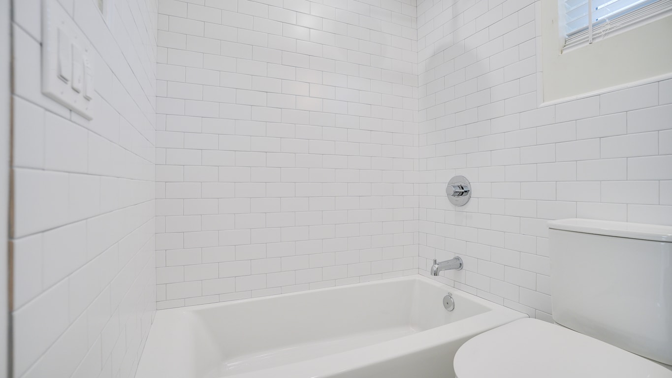 Building Photo - 3938 S Victoria Ave