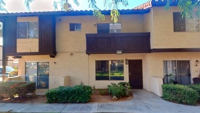 Primary Photo - Charming 3 bedroom 2.5 bath Townhome in Co...