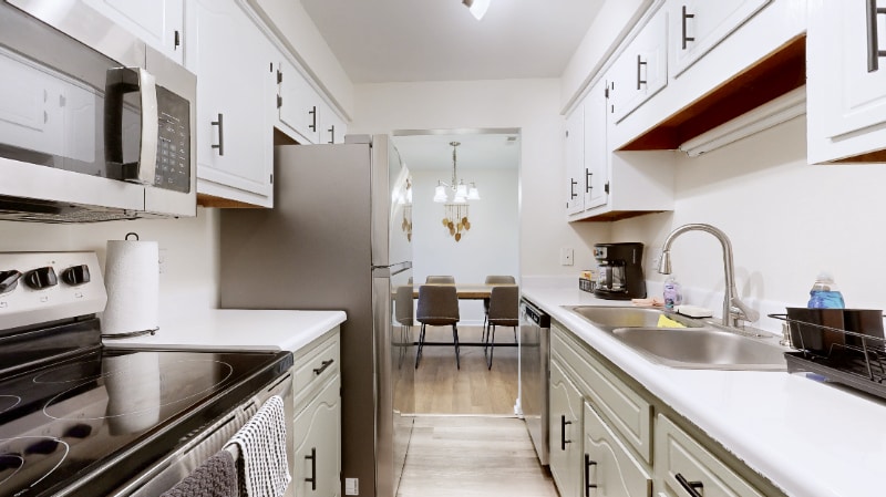 Building Photo - 253 White Oak Rd