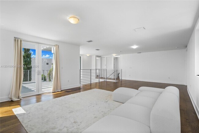 Building Photo - 9915 NW 75th St