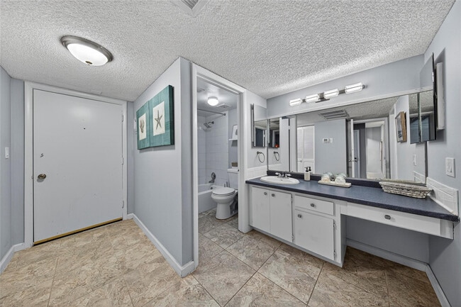 Building Photo - 209 N Fort Lauderdale Beach Blvd