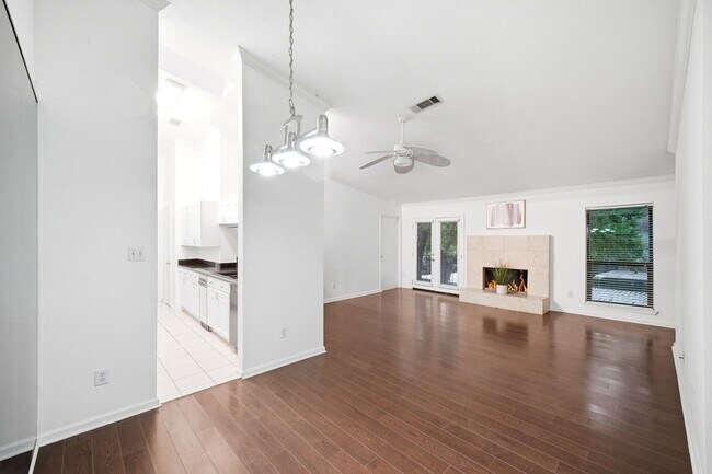 Building Photo - 2425 Augusta Dr
