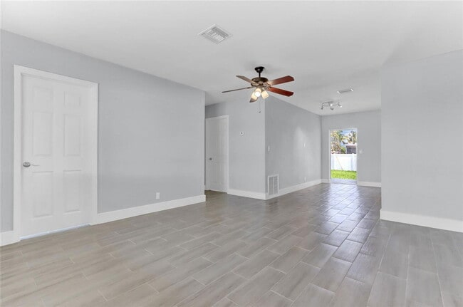 Building Photo - 2822 N Dixie Hwy