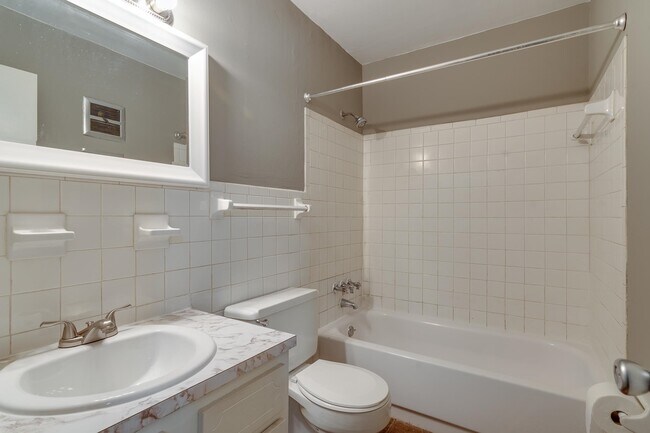 Building Photo - 3646 Spottswood Ave
