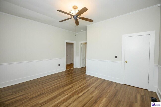 Building Photo - 203 W Warfield St