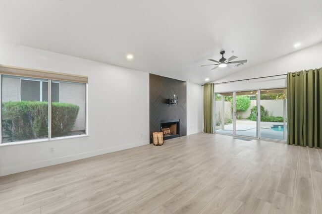Building Photo - Modern & Spacious 3 Bed 2 Bath Home in Nor...