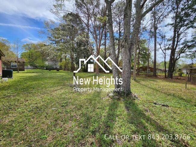 Building Photo - Available now!! Amazing single-family deta...