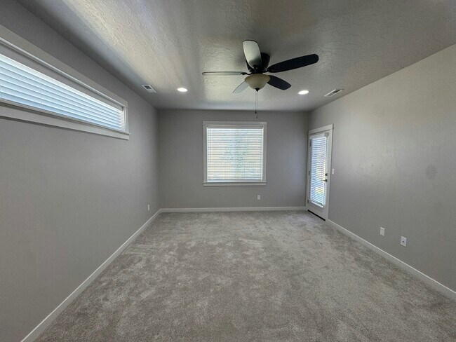 Building Photo - 10496 W Daylily Ct