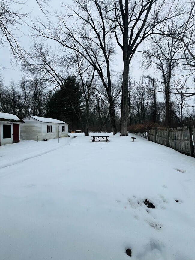 Building Photo - Beautifully Remodeled 2BR home in great neighborhood (Guilderland Schools)