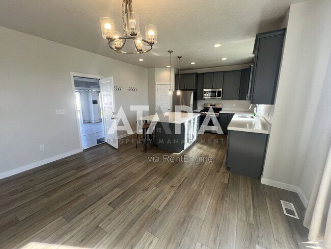 Building Photo - 1754 Oakwood Ln
