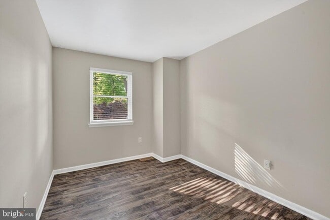 Building Photo - 9333 Pan Ridge Rd