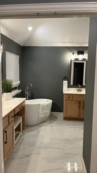 Building Photo - 9112 Brinson Dr