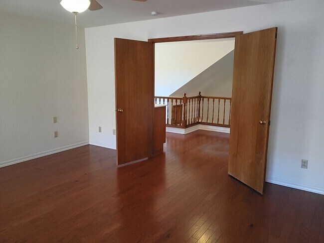 Building Photo - Excellent Fair Oaks Location 3 Bedroom Home!