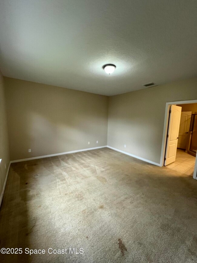 Building Photo - 1040 Venetian Dr