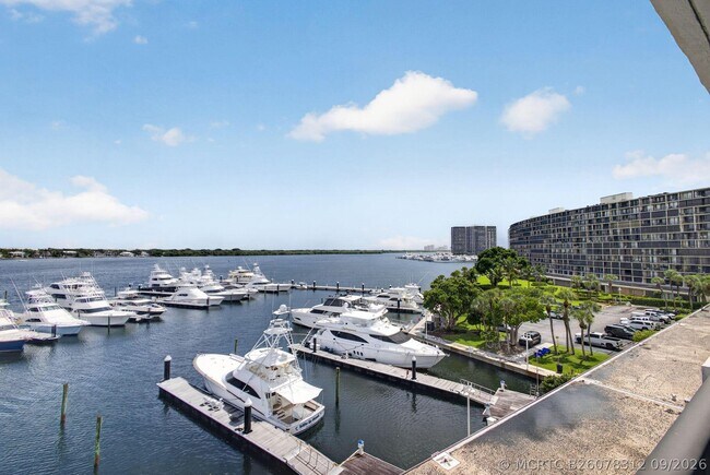 Building Photo - 1208 Marine Way W
