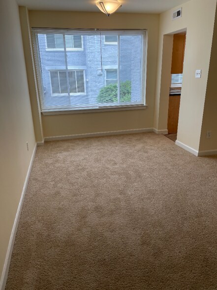 Building Photo - 730 Brandywine St SE