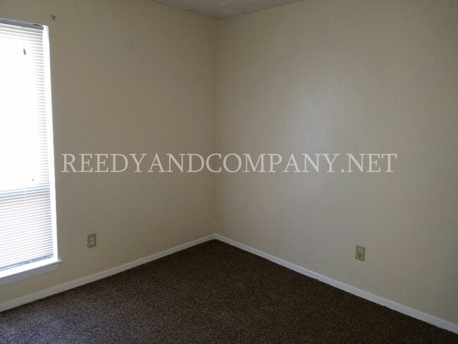 Building Photo - 2829 Sonora Dr