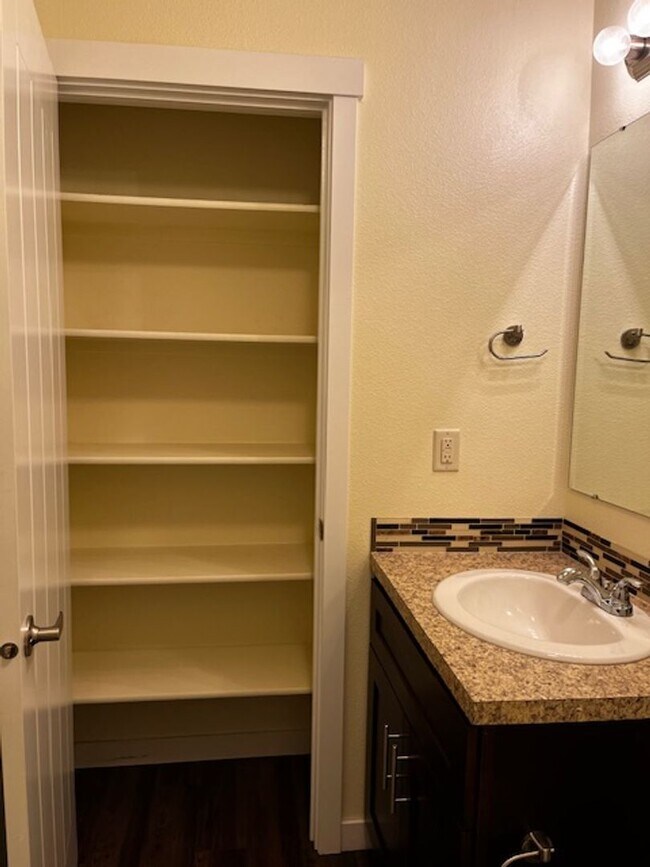 Building Photo - SAW1530U