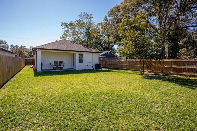 Building Photo - 1808 E Comanche Ave