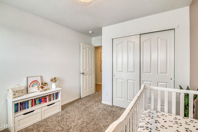 Building Photo - 7517 Red Cedar Dr