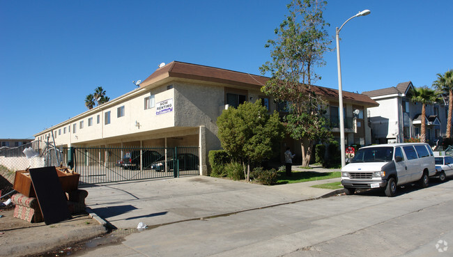 9023 Burnet Ave - 9023 Burnet Avenue Apartments