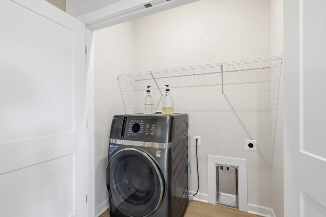 Building Photo - ***Coming Soon*** Stunning and Sun-filled 3 Bed 2.5 Bath Condo In Village At Manassas Park Condo