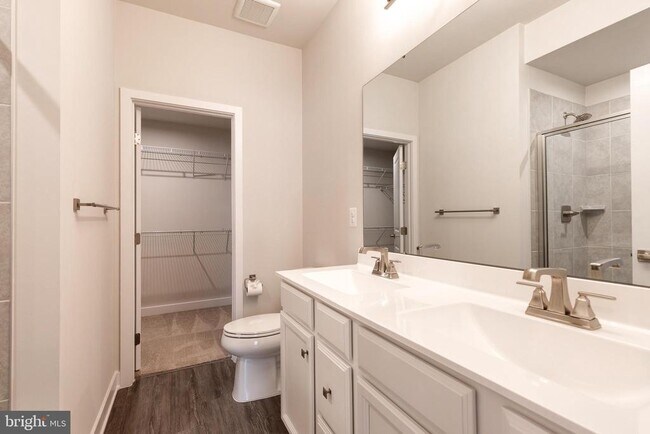 Building Photo - 228 S Newkirk St