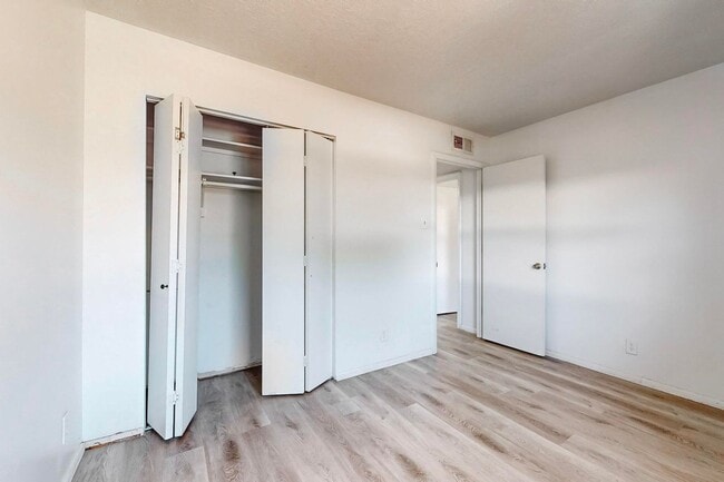 Building Photo - Cozy 3 Bedroom 1.5 Bathroom In NW Albuquer...
