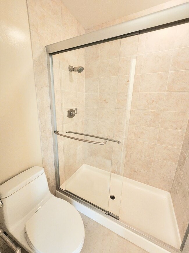Building Photo - Woodlake two bed, 2 bath