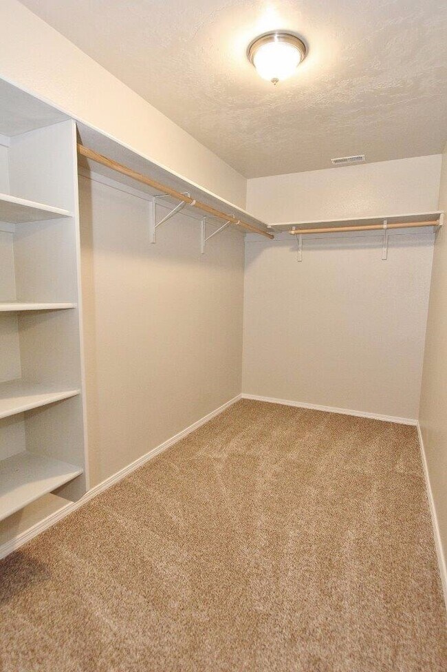 Building Photo - Immaculate Home Nestled in Quiet Neighborhood