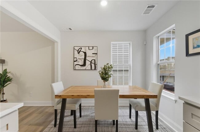 Building Photo - 180 Summit Ave SE