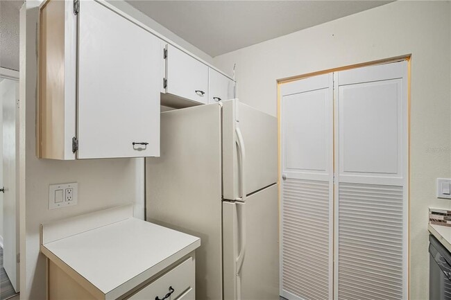 Building Photo - 6002 Laketree Ln