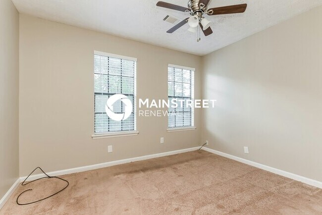Building Photo - 3 Bedroom Pet-Friendly Home in Lithonia, GA with Main Street Renewal