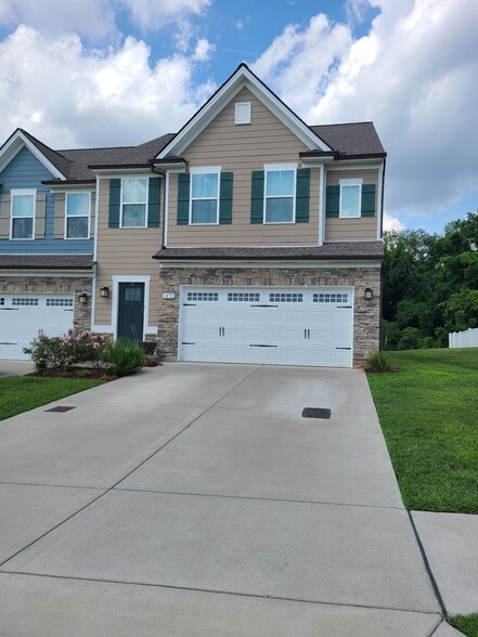 Primary Photo - 1430 Carderock Springs Dr