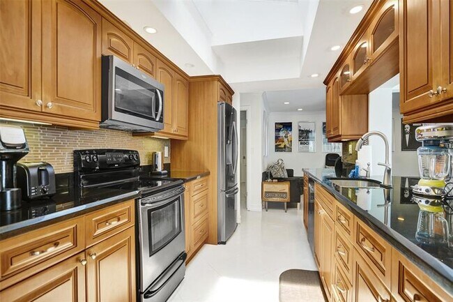 Building Photo - 2051 Coral Reef Dr