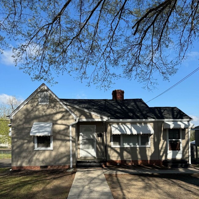 Primary Photo - Cozy 2-Bedroom, 1-Bathroom Home w/ a Bonus...