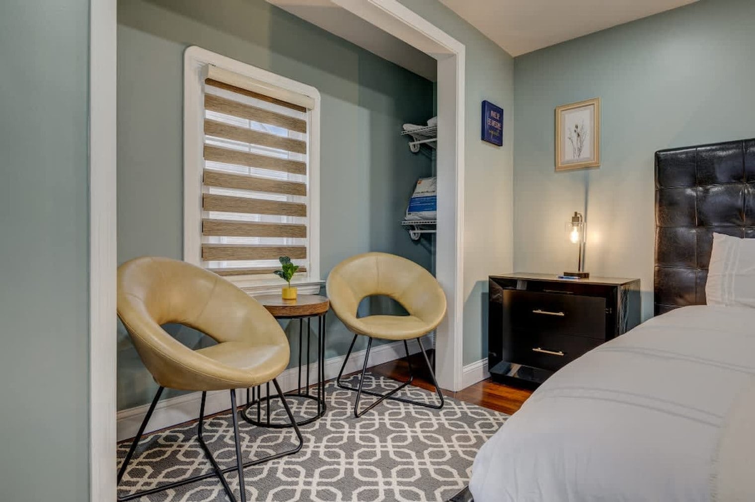 Building Photo - 3855 Grosvenor Rd