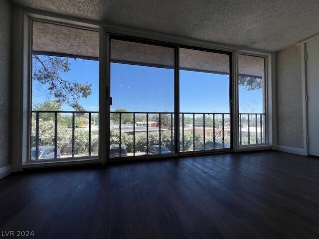 Building Photo - 1390 E Vegas Valley Dr