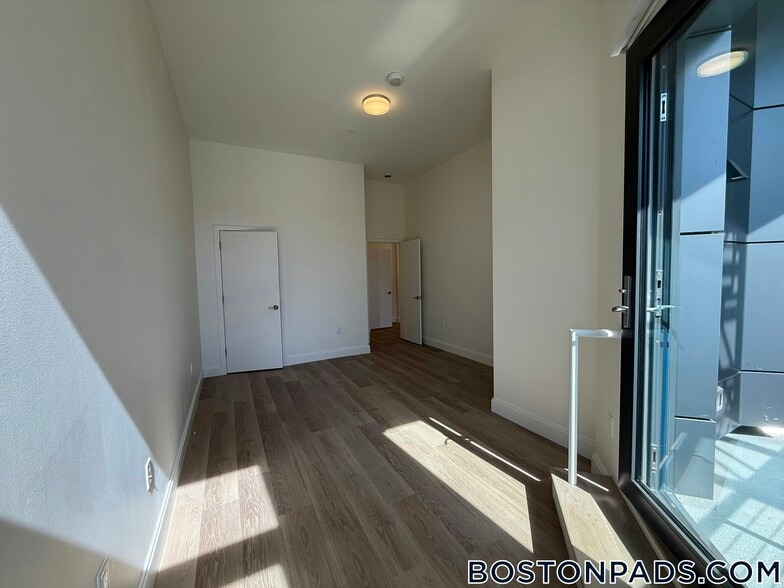 Building Photo - 1079 Commonwealth Ave