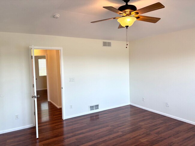 Building Photo - Beautiful 3bd, 3 bath single family home bedroom for rent in Aurora 80016