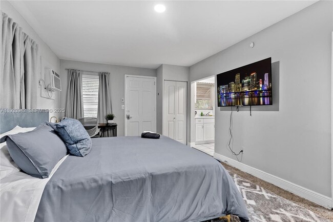 Building Photo - 427 NE 107th St