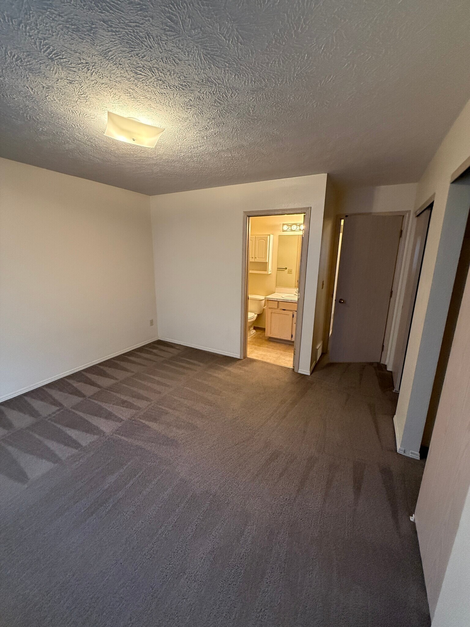 Building Photo - 3418 E 57th Ave