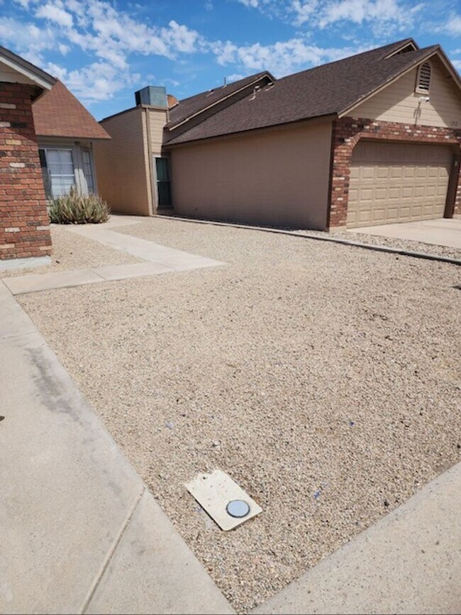 Building Photo - $1,975 For Lease SFH 3 Beds-2 Baths-2 Car ...