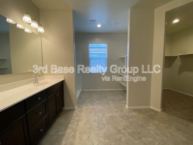 Building Photo - 24427 W Pueblo Ave