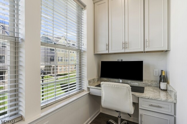 Building Photo - 17 Gala Ct