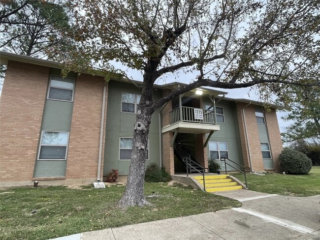 Building Photo - 7203 S Great Trinity Forest Way