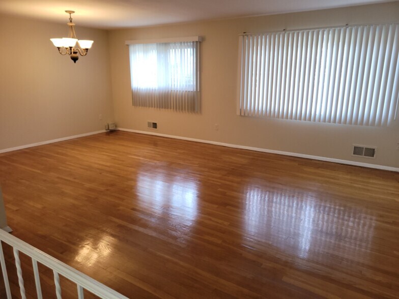 Building Photo - 7425 Bee Bee Dr