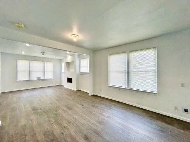 Building Photo - 3BED/2BATH Home for lease! Available NOW!